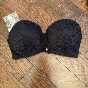 Elegant Black Lace Strapless Bra